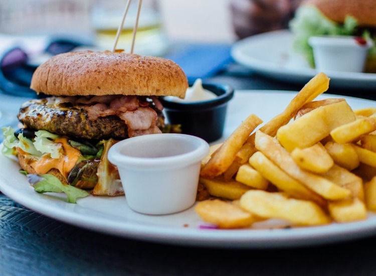 Why Fastfood are Unhealthy - Clueless Dieting